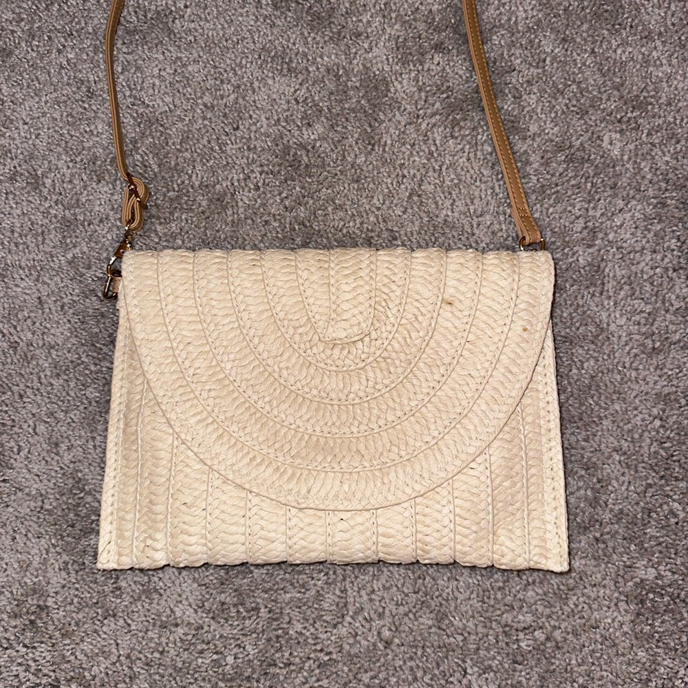⭐️5 for $10 Straw shoulder bag - Picture 2 of 8